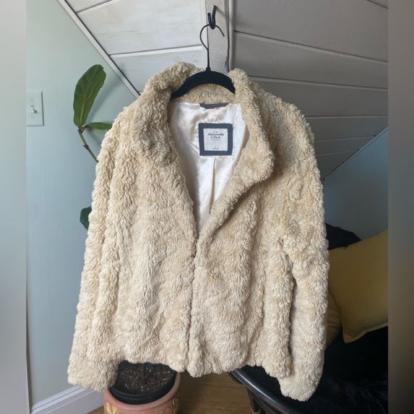 Abercrombie & Fitch Jackets & Blazers - Abercrombie & Fitch Tan Faux Sherpa Teddy Jacket Large